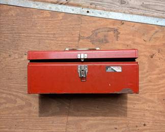 D175 - $20. Vintage Metal Toolbox. 