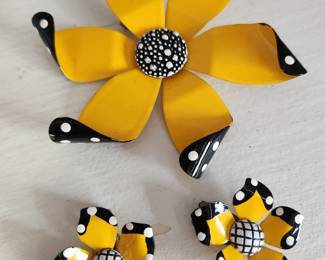 Vintage Set. Adorable.