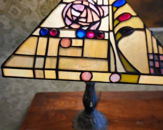Tiffany Style Stained Glass Lamp. 