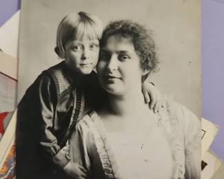 Memorabilia Antique Photos. 