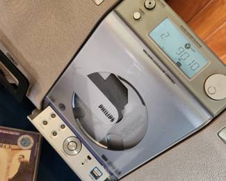 Phillips MCM275 Micro Hi-Fi System. 