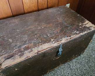 Vintage Primitive Trunk. 