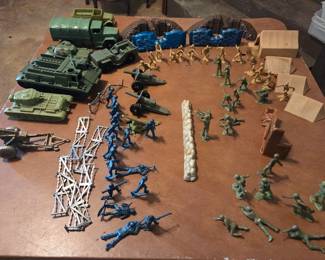 Vintage Army Toy Soldier Set