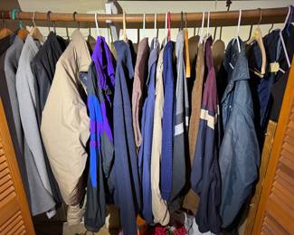 HOUSE FRONT ENTRYWAY HALLWAY