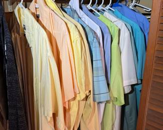 SMALL BEDROOM CLOSET