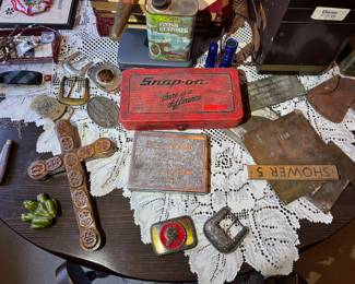 DINING ROOM TABLE (SMALLS AND TOOLS WILL BE IN SHOWCASE WITH EPMPLOYEE)