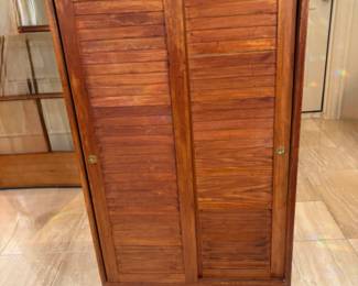 Vintage louvered cabinet (three shelves)