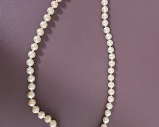 Single Strand Faux Pearl Necklace