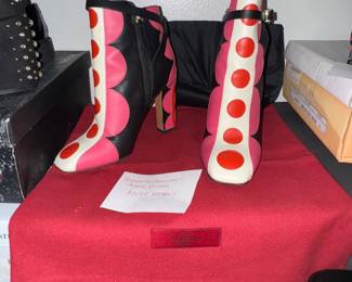 ALL SHOES ARE SIZES 5, 5.5, & 6.    Please tell all your friends with these sizes about this 