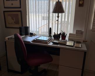 Office desk w/chair