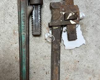 Pipe wrenches