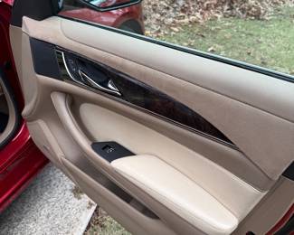 We will sell the vehicle to the highest bidder assuming reserve is met. Reserve is not disclosed. If you'd like to place a bid, please text Rashel, at 205-567-5211. 