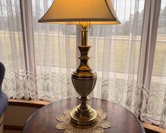 Vintage Stiffel Brass Urn Table Lamp
