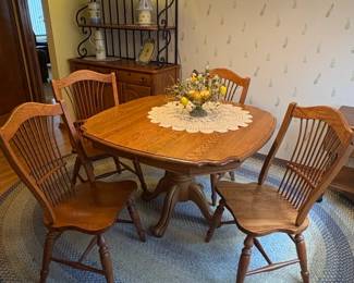 Oak Pedestal Dining Table with Four SpindleBack Chairs