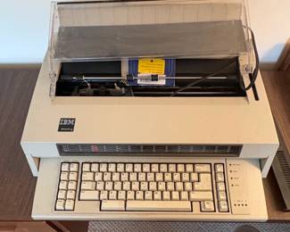 IBM Wheelwriter Electronic Typewriter third image