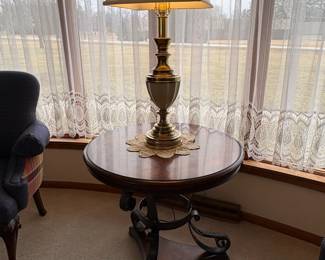 Vintage Stiffel Brass Urn Table Lamp with Burled Wood Pedestal Side Table