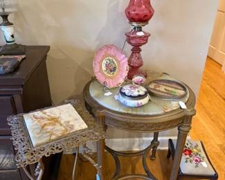 Marble top accent table 