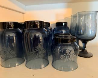 Set of 4 Pfaltzgraff "Yorktowne" 12-oz. Etched Blue Tumblers 