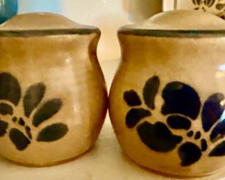 Pfaltzgraff Folk Art Tan Blue Set