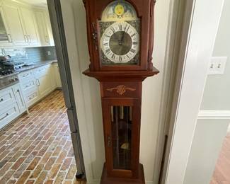 Grand Mother clock excellent working condition, chimes