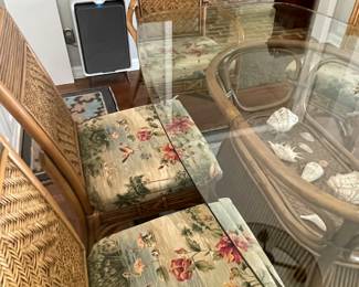 Beautiful bamboo table, made in Indonesia 