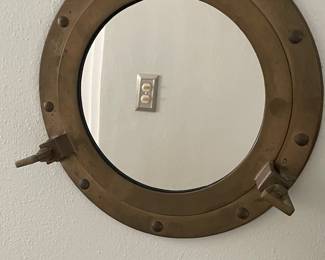 Porthole mirror