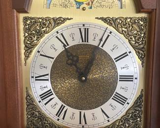 Grand Mother clock excellent working condition, chimes