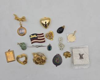 Pins, Brooches ++ Lot 37