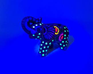 Clay Elephant GLOWS UNDER UV Lot 114