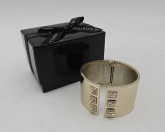 Victoria's Secret Bracelet w/ Box Lot 46