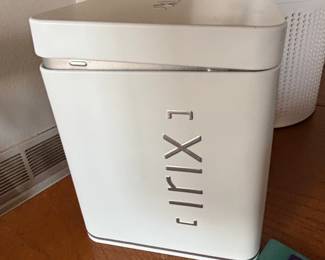 IRIX Matte White Metal Storage Container with mm X UV Lens Filter