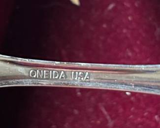 Oneida Community Plate Silverware Set second image