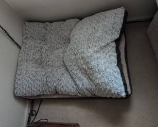 Plush Ombre Swirl Pet Bed