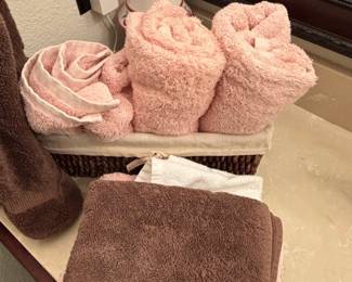 Plush Bath Towel Set with Decorative Rose Folding