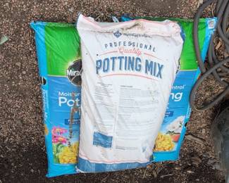 MiracleGro Potting Mix Members Mark Professional Quality