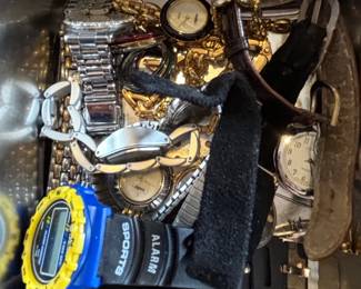 Assorted Lot of Vintage and Modern Wristwatches second image