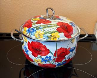 Rare crofton pot with lid