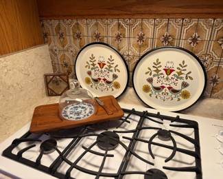 Charcuterie board, resin spoon rest, dutch folk art trays