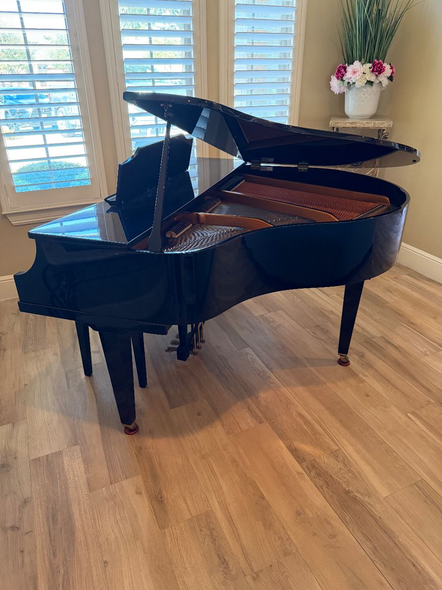 Pre-selling this Kimball La Petite Baby Grand Piano, like new! 1994 Pristine condition and only moved once 57” wide! $3995