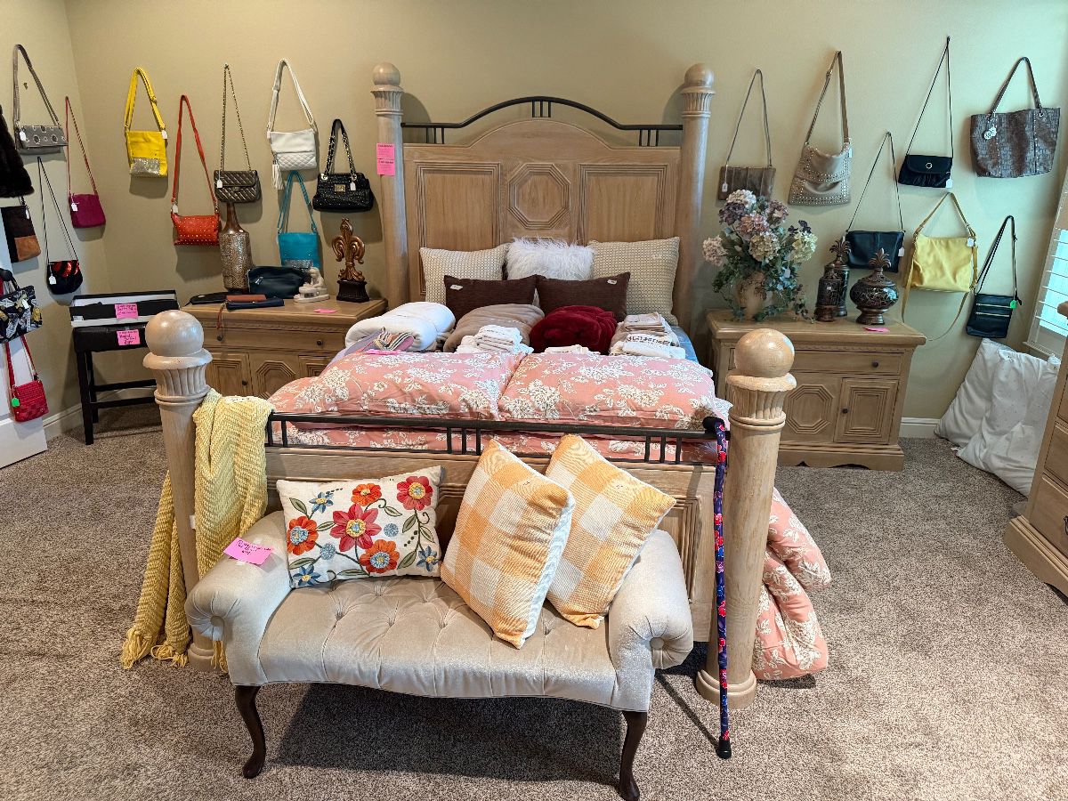 Lexington Furniture Co queen size bedroom suite