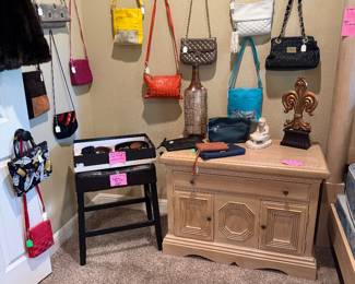 Lots of purses!