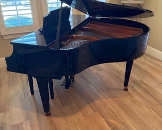 Pre-selling this Kimball La Petite Baby Grand Piano, like new! 1994 Pristine condition and only moved once 57” wide! $3995