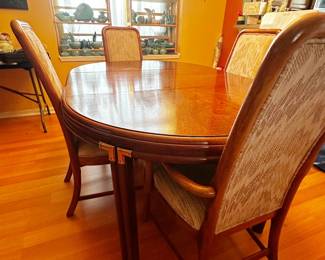 Lexington Series 661 Dining Room Table & Four Chairs