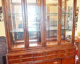 Lexington Series 661 Curio/China Cabinet