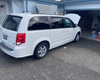 2012 Dodge grand caravan SXT with 117,000 miles