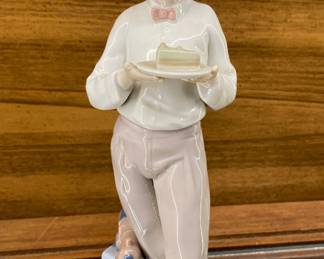  a Lladro "Guest of Honor" porcelain figurine, number 5877. 