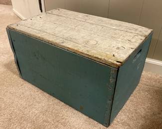 Vintage wood crate/box w/handles