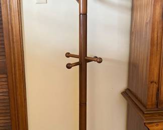 Wood coat/hat rack