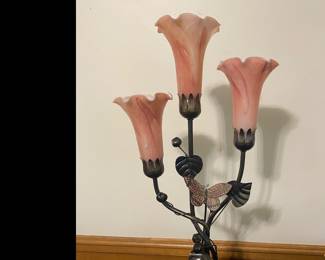 3-bulb lamp with pink lily-shaped pink glass 