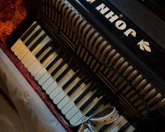 HOHNER ACCORDIAN 